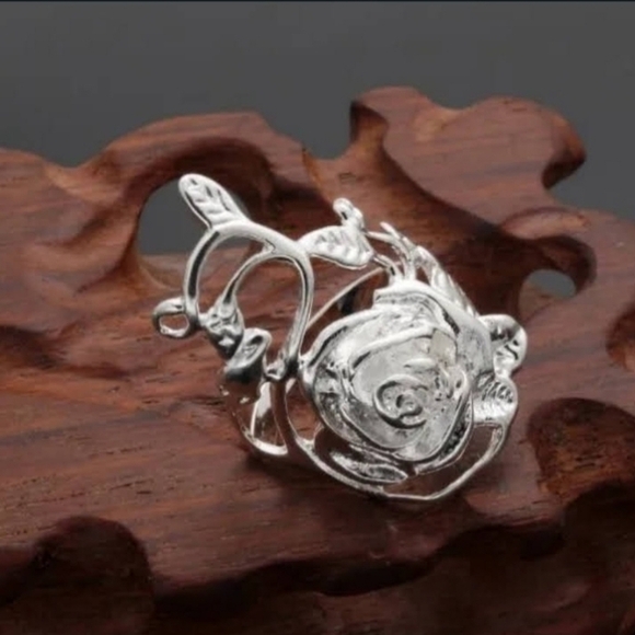 VINE & ROSE Ring - Picture 6 of 10